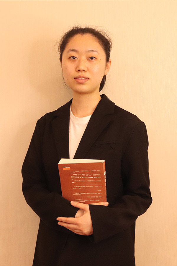 安塞梁艺 本科学历，优秀班主任