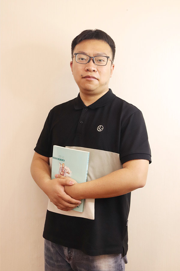 安塞杨斌 本科学历，毕业于西安航空学院